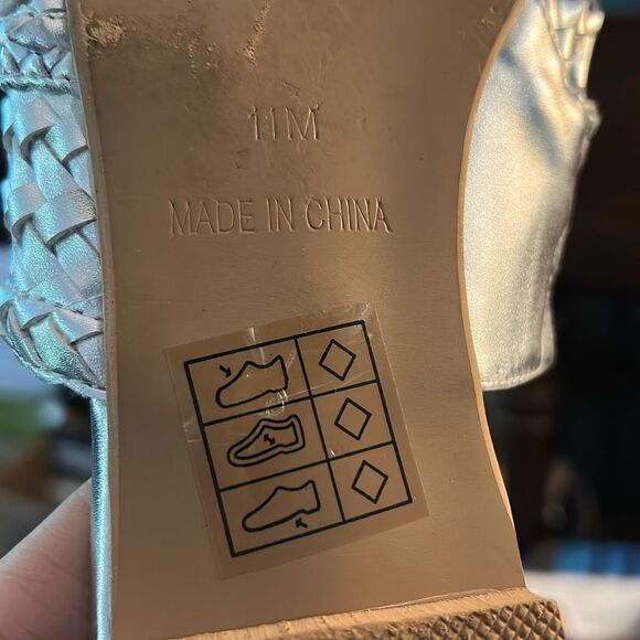 Midnight Velvet Woven Mule in Silver. Size 11M. - Picture 7 of 8